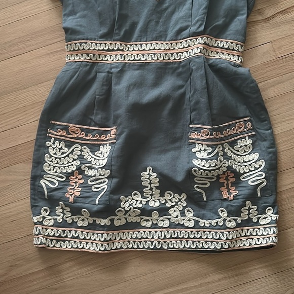 French Connection - Embroidered Gray Dress - Size 8 - Picture 2 of 9